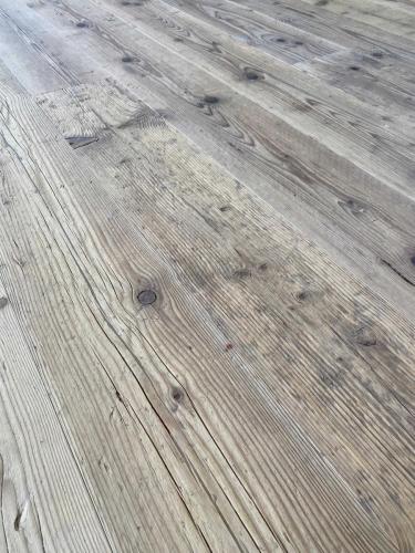 Pavimenti in Abete prima patina finitura ad effetto naturale