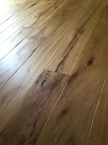 Rovere Antico finitura effetto naturale con bisellature fatte a mano