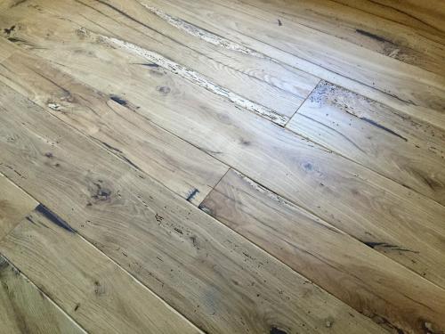 Parquet in rovere antico bisellato a mano