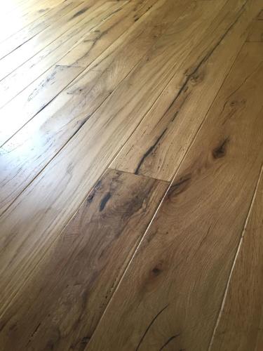 Rovere Antico finitura effetto naturale con bisellature fatte a mano